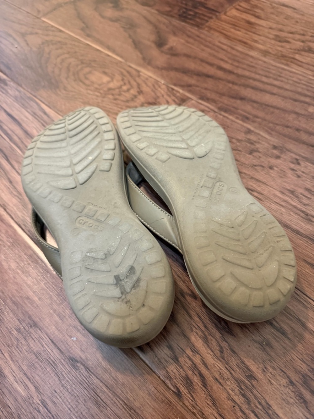 CROCS Women’s Taupe Strap Flip Sandals with White Footbed - Picture 2 of 3